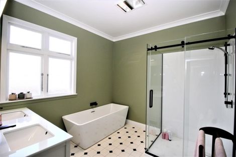 Photo of property in 14 Atkinson Street, Woodville, 4920