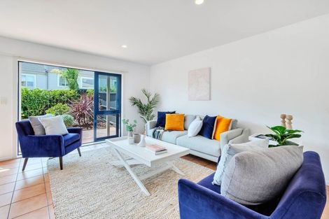 Photo of property in 3/70 Fernhill Way, Oteha, Auckland, 0632
