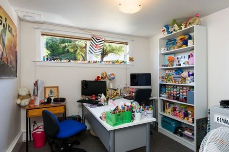 Photo of property in 6 Epsom Way, Karori, Wellington, 6012