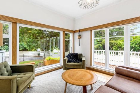 Photo of property in 114 Scenic Drive, Titirangi, Auckland, 0604