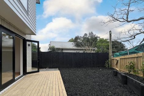 Photo of property in 1/5 Peverill Crescent, Papatoetoe, Auckland, 2025