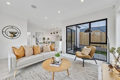 Photo of property in 562b Beach Road, Rothesay Bay, Auckland, 0630