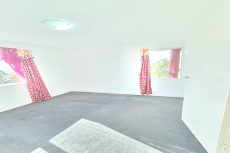 Photo of property in 39 Sunnyside Road, Sunnyvale, Auckland, 0612