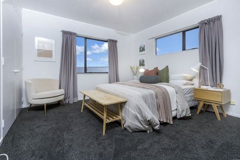 Photo of property in 2/23 Heathglen Place, Bayview, Auckland, 0629