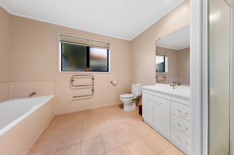 Photo of property in 3 Four Oaks Place, Pukekohe, 2120