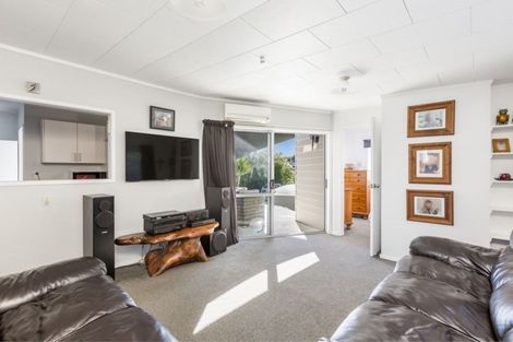 Photo of property in 39b Brian Crescent, Stanmore Bay, Whangaparaoa, 0932