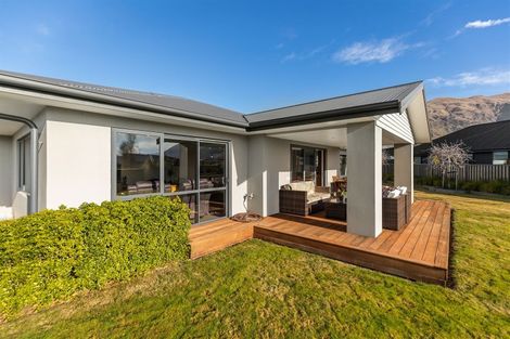 Photo of property in 5 Nancy Lane, Wanaka, 9305