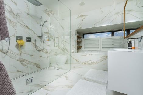 Photo of property in 31 Chelverton Terrace, Red Beach, 0932