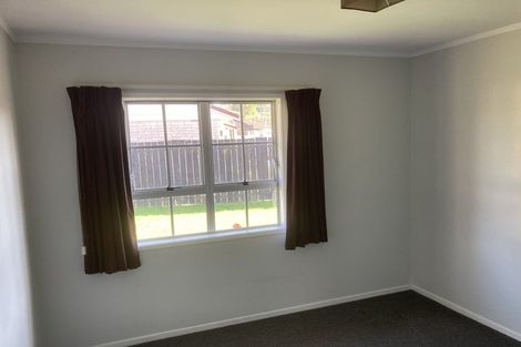 Photo of property in 98 Oakfield Crescent, Pukete, Hamilton, 3200