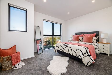 Photo of property in 4b Hepburn Road, Glendene, Auckland, 0602