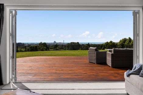 Photo of property in 590c Frankley Road, Hurworth, New Plymouth, 4371