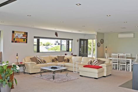 Photo of property in 10 Brampton Road, Snells Beach, 0920