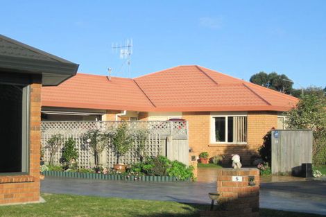 Photo of property in 7 Glen Loch Place, Paraparaumu, 5032