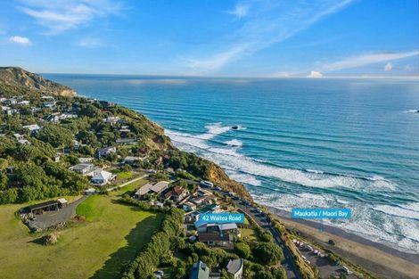 Photo of property in 42 Waitea Road, Muriwai, Waimauku, 0881