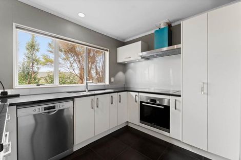 Photo of property in 18 Vintage Drive, Henderson, Auckland, 0612