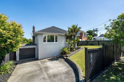 Photo of property in 46 Sylvan Avenue, Northcote, Auckland, 0627