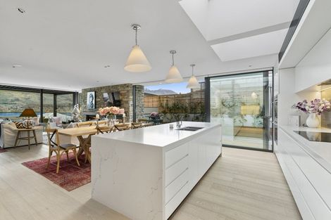 Photo of property in 12 Bay Rise, Wanaka, 9305