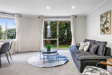 Photo of property in 5 Sunvista Avenue, Oteha, Auckland, 0632