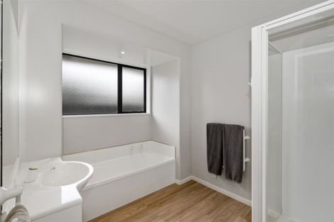 Photo of property in 4 Scarlet Lane, Redwood, Christchurch, 8051