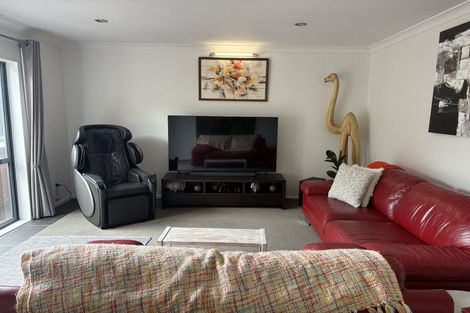 Photo of property in 65 Rising Parade, Fairview Heights, Auckland, 0632