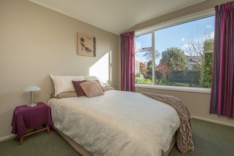 Photo of property in 6 Shirldale Place, Avonhead, Christchurch, 8042