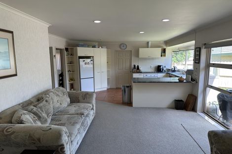 Photo of property in 9 Brosna Place, East Tamaki, Auckland, 2016