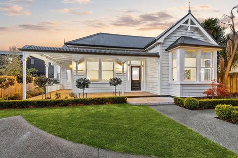 Photo of property in 16 Hamilton Road, Cambridge, 3434