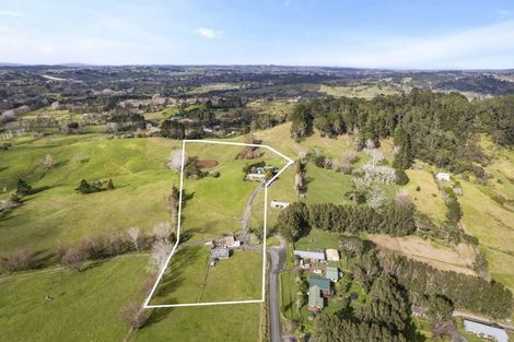 Photo of property in 107 Cemetery Road, Wainui, 0992