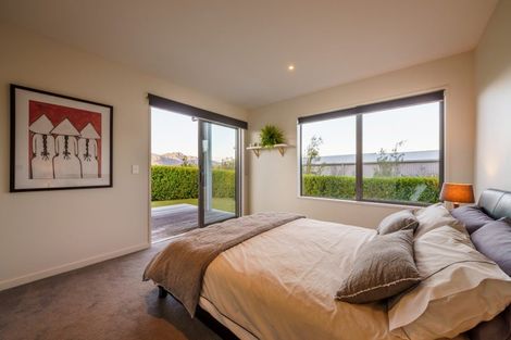 Photo of property in 10 Avalanche Place, Wanaka, 9305