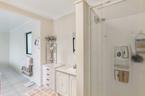 Photo of property in 66 Renown Road, Raumati South, Paraparaumu, 5032