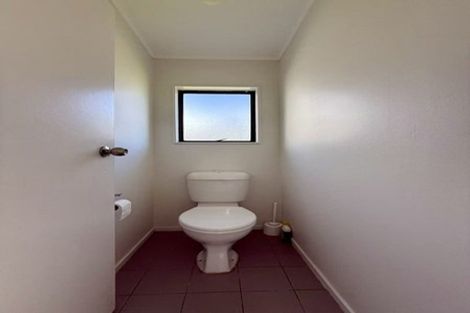 Photo of property in 33 Lagoon Way, West Harbour, Auckland, 0618