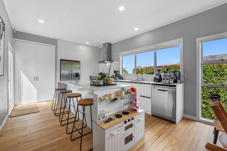 Photo of property in 79 Hobsonville Road, West Harbour, Auckland, 0618