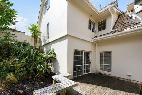 Photo of property in 6 Tupara Crescent, Kawaha Point, Rotorua, 3010