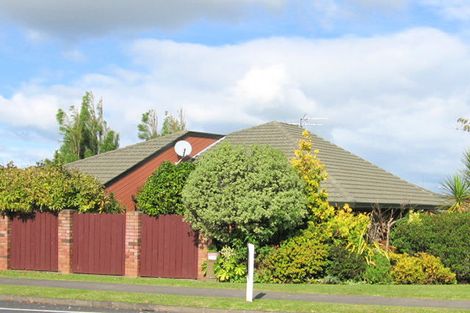 Photo of property in 82 Mirrabooka Avenue, Botany Downs, Auckland, 2010