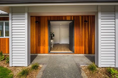 Photo of property in 92 Silverstream Road, Crofton Downs, Wellington, 6035