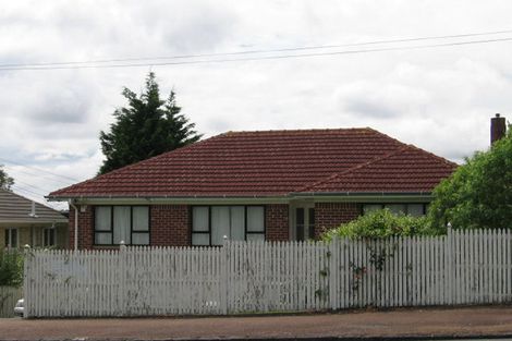 Photo of property in 486 Blockhouse Bay Road, Blockhouse Bay, Auckland, 0600