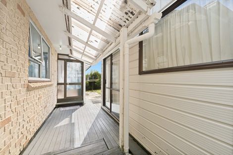 Photo of property in 2/15 Larissa Avenue, Henderson, Auckland, 0610