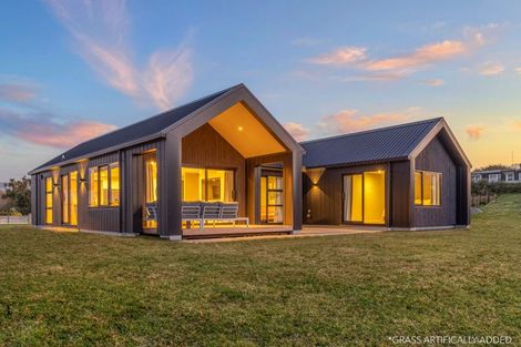 Photo of property in 35 Titoki Road, Waikanae Beach, 5036