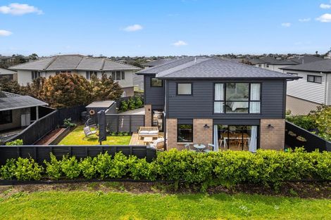 Photo of property in 1 Nga Waka Place, Mangere, Auckland, 2022