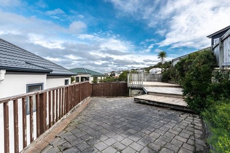 Photo of property in 59 Dress Circle, Newlands, Wellington, 6037