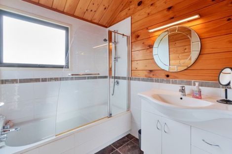 Photo of property in 10 Mcmurdo Road, South Head, Helensville, 0874