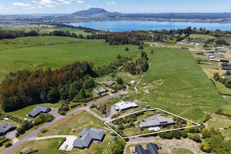 Photo of property in 48 Stewart Glen, Acacia Bay, Taupo, 3385