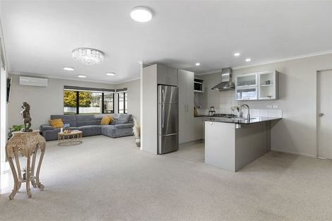 Photo of property in 2 Anna Lane, Glen Eden, Auckland, 0602
