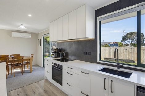 Photo of property in 16b Karaka Street, Otaki Beach, Otaki, 5512