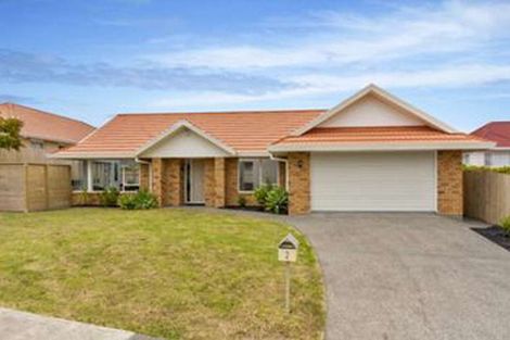 Photo of property in 2 Bard Place, Golflands, Auckland, 2013
