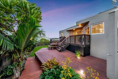 Photo of property in 18 Marina View Drive, West Harbour, Auckland, 0618