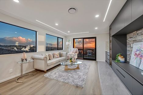 Photo of property in 6 Mill Hill Close, Flat Bush, 2019