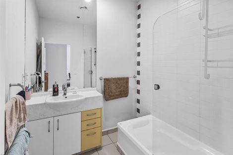 Photo of property in Stadium Garden Flats, 502/107 Thorndon Quay, Pipitea, Wellington, 6011