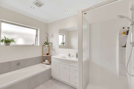 Photo of property in 12 Ruru Place, Levin, 5510