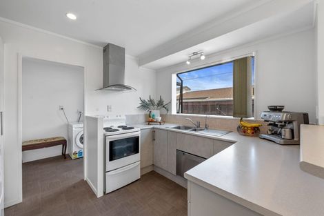 Photo of property in 37 Gosford Drive, Botany Downs, Auckland, 2010